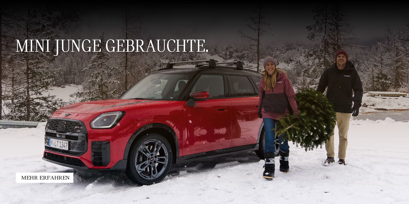 Vergessen Sie Ihren alten Schlitten! Jetzt Traum MINI entdecken. ein roter MINI, ein Mann und eine Frau mit Weihnachtsbaum im Schnee. Vergessen Sie Ihren alten Schlitten! Jetzt Traum MINI entdecken. ein roter MINI, ein Mann und eine Frau mit Weihnachtsbaum im Schnee.